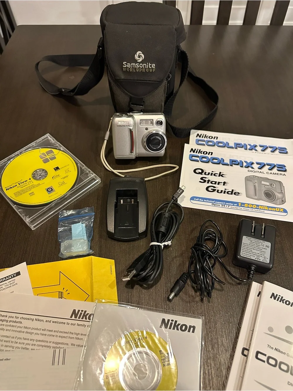 Nikon Coolpix 775 Digicam Starter Kit TESTED & WORKING New Battery ,8MB CF Card